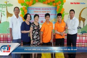 Chủ tịch UBND tỉnh tặng quà Tết cho nạn nhân chất độc da cam