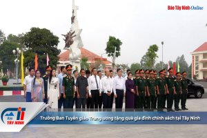 Trưởng Ban Tuyên giáo Trung ương tặng quà gia đình chính sách tại Tây Ninh