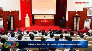 Thủ tướng thăm, động viên cán bộ, bác sĩ các bệnh viện tại Hà Nội