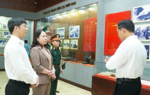 Quyền Chủ tịch nước Võ Thị Ánh Xuân thăm Căn cứ Trung ương Cục miền Nam