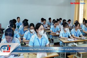 Thầy và trò trường THPT Nguyễn Huệ phấn khởi khi được trở về điểm trường chính