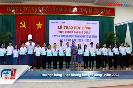 Trao học bổng “Học không bao giờ cùng” năm 2024