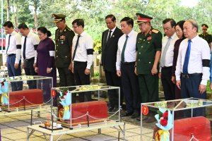 Truy điệu và an táng 172 hài cốt liệt sĩ quân tình nguyện và chuyên gia Việt Nam hy sinh tại Campuchia