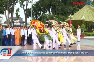 Khối Đại đoàn kết các dân tộc viếng Nghĩa trang liệt sĩ Trà Võ