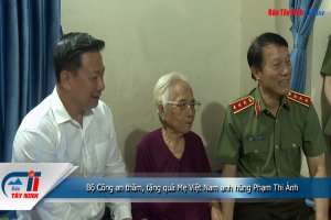 Bộ Công an thăm, tặng quà Mẹ Việt Nam anh hùng Phạm Thị Ánh