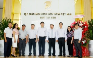 Phó Bí thư Thường trực Tỉnh ủy thăm, chúc mừng các doanh nghiệp nhân ngày Doanh nhân Việt Nam