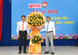 Phó Bí thư Tỉnh uỷ Nguyễn Mạnh Hùng dự Ngày hội Đại đoàn kết toàn dân tộc xã Trường Tây