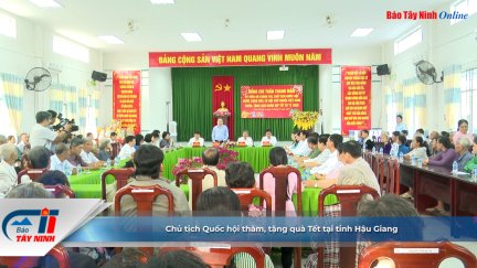 Chủ tịch Quốc hội thăm, tặng quà Tết tại tỉnh Hậu Giang