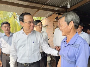 Bí thư Thành uỷ Thành phố Hồ Chí Minh Nguyễn Văn Nên tặng quà, trao nhà cho hộ nghèo huyện Châu Thành