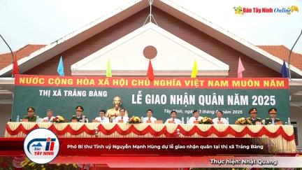 Phó Bí thư Tỉnh uỷ Nguyễn Mạnh Hùng dự lễ giao nhận quân tại thị xã Trảng Bàng