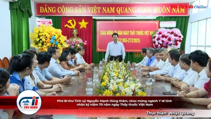 Phó Bí thư Tỉnh uỷ Nguyễn Mạnh Hùng thăm, chúc mừng ngành Y tế tỉnh nhân kỷ niệm 70 năm ngày Thầy thuốc Việt Nam