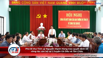 Phó Bí thư Tỉnh uỷ Nguyễn Mạnh Hùng trao quyết định về công tác cán bộ tại 2 huyện Gò Dầu và Tân Châu