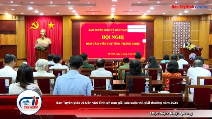 Ban Tuyên giáo và Dân vận Tỉnh uỷ trao giải các cuộc thi, giải thưởng năm 2024