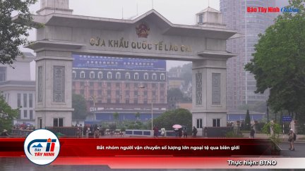 Bắt nhóm người vận chuyển số lượng lớn ngoại tệ qua biên giới