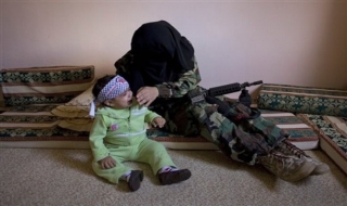 Dải Gaza: Những người phụ nữ cầm súng