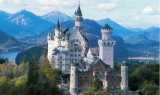 Chiêm ngưỡng vẻ đẹp tráng lệ của lâu đài Neuschwanstein (Đức)