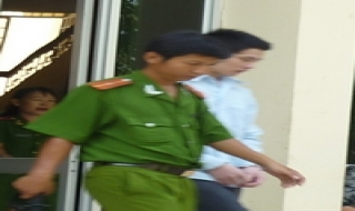 10 năm tù cho kẻ giết cha