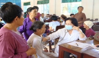 Gò Dầu: Khám bệnh, cấp thuốc miễn phí cho người nghèo