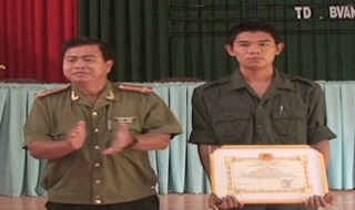 Khen thưởng đột xuất cho quần chúng có thành tích phòng, chống tội phạm