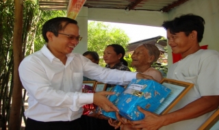 Tân Châu: Bàn giao 35 căn nhà ĐĐK cho hộ nghèo