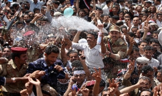 Yemen: Tổng thống sang Saudi Arabia dưỡng thương, người dân ăn mừng