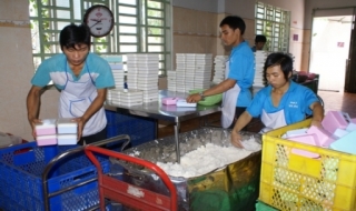 KCN Trảng Bàng: Dịch vụ cung cấp suất ăn CN gặp rất nhiều khó khăn