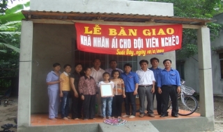 Hội đồng Đội Tân Châu: Tặng nhà nhân ái cho đội viên nghèo