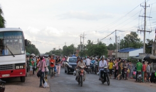 Phước Đông (Gò Dầu): Công nhân làm… tắc đường