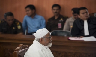 Indonesia: Giáo sĩ “khủng bố” Abu Bashir lãnh án 15 năm tù