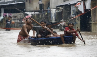 Philippines báo động dịch bệnh lan tràn sau lũ