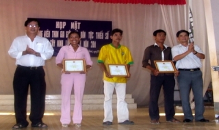 Huyện Châu Thành:Họp mặt và khen thưởng cho các VĐV tham gia Hội thi Thể thao dân tộc thiểu số