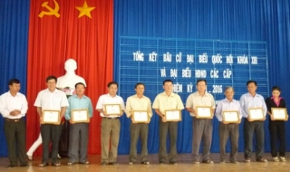 Châu Thành: Khen thưởng tập thể và cá nhân trong công tác bầu cử ĐBQH và HĐND các cấp