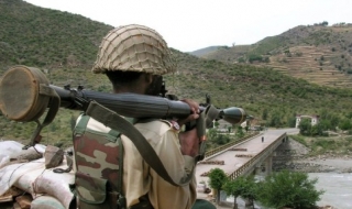 Phiến quân Afghanistan tấn công qua biên giới Pakistan