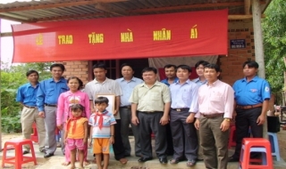 Trảng Bàng: Tặng nhà nhân ái cho đoàn viên nghèo