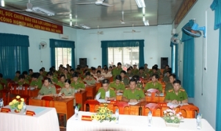 Tân Biên: Khen thưởng đột xuất cho CA viên xã Tân Phong