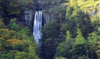 Chiêm ngưỡng vẻ đẹp thác Pistyll Rhaeadr của xứ Wales (Anh)
