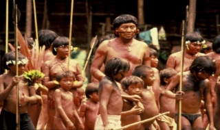 Bộ tộc uống tro người chết ở Brazil