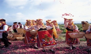 Ngây ngất lễ hội hoa hồng ở Bulgaria
