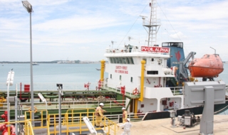 Nhà máy Dung Quất xuất bán 3.000 khối xăng máy bay JA1