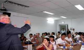 VEF tài trợ cho giáo sư Mỹ giảng dạy ở Việt Nam