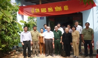 Châu Thành: Trao tặng nhà đồng đội