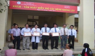 Viện Vệ sinh YTCC TP.HCM: Khám bệnh, cấp thuốc cho người dân huyện Bến Cầu