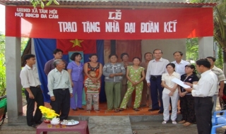 Tân Châu: Trao nhà ĐĐK cho NNCĐDC/dioxin