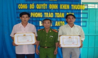 CA Tây Ninh: Khen thưởng quần chúng bắt trộm
