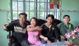 Nhân dân xã Đôn Thuận cùng nhau bắt trộm