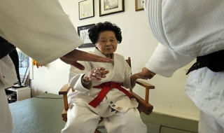 98 tuổi dành đai đen 10 đẳng Judo