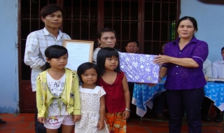 Tân Châu: Bàn giao 13 căn nhà ĐĐK cho hộ nghèo