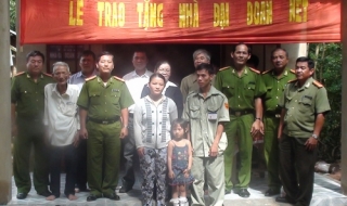 Công an Tây Ninh: Trao nhà ĐĐK cho thành viên Đội TTND Gò Dầu