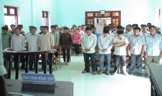 Huyện DMC: Xét xử đường dây làm giả giấy tờ
