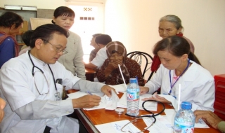 Tân Châu: Khám bệnh, cấp thuốc cho người nghèo